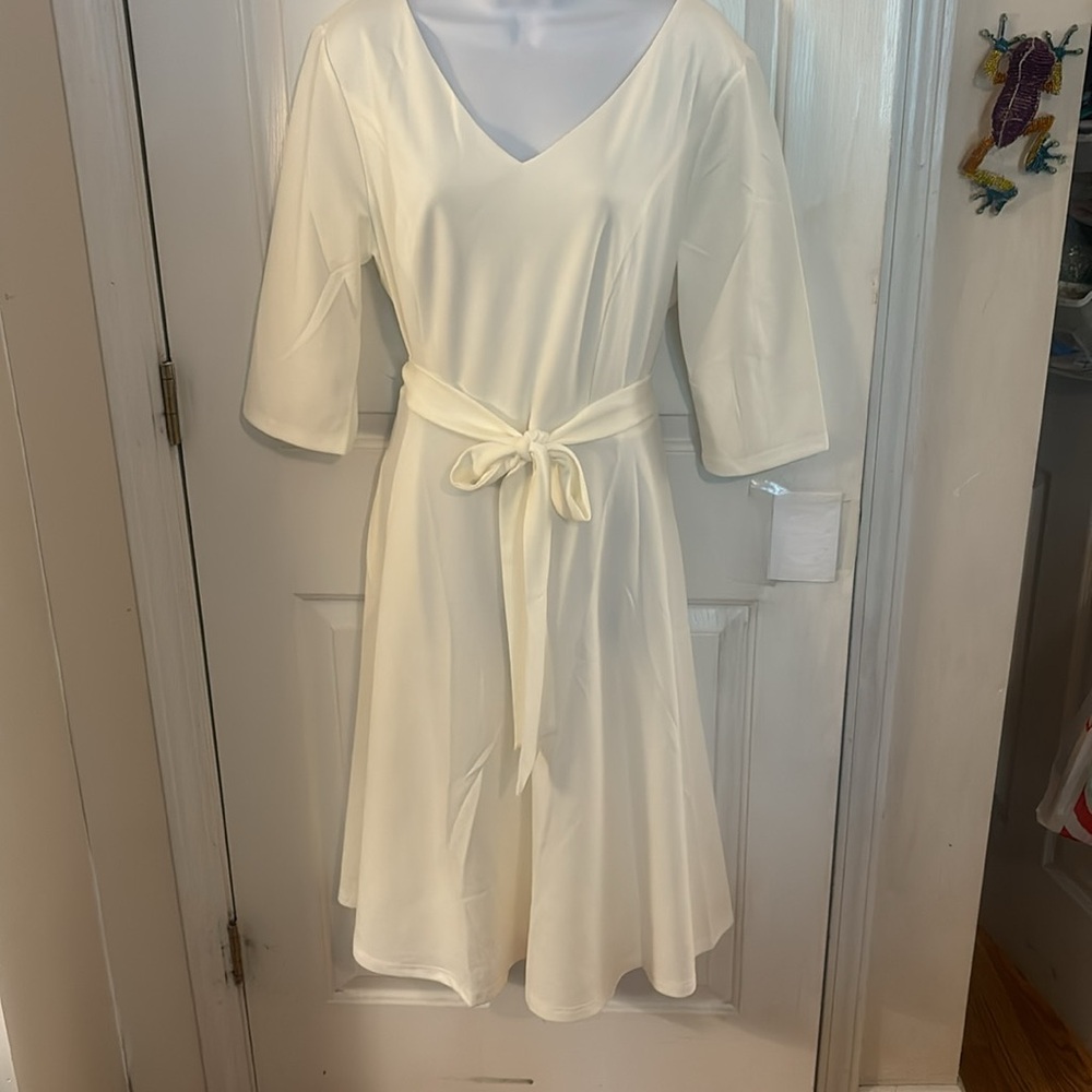 Classic cream/white belted dress